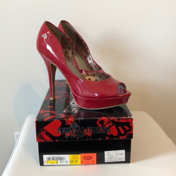 Red 👠 Heels! - Picture 2 of 3